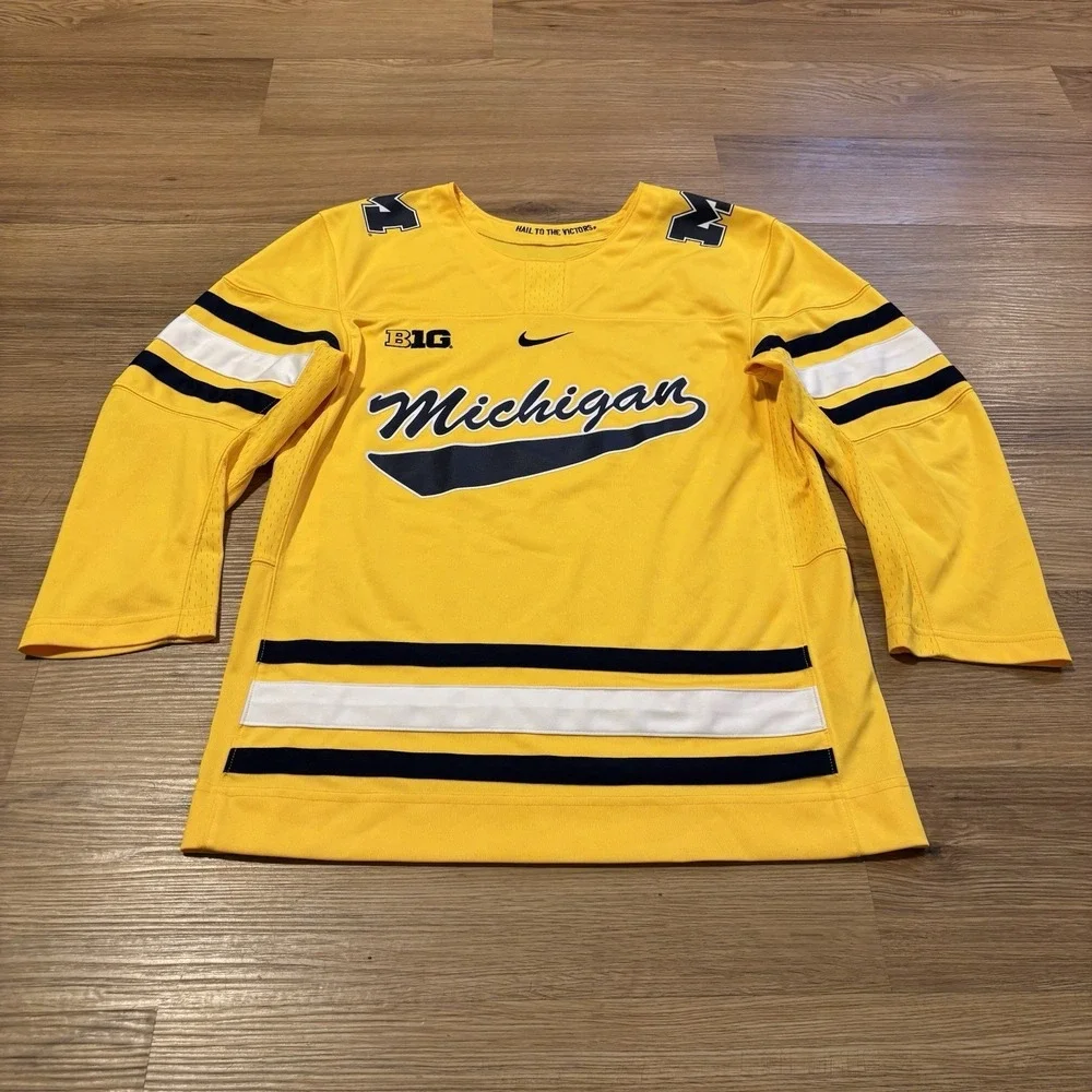 Nike Michigan Wolverines Hockey Jersey Youth Large Yellow Maize Big Ten Swoosh
